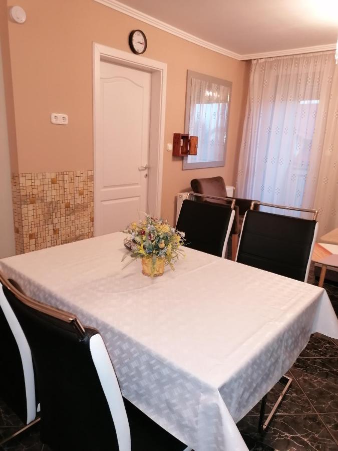Bettina47 Apartman Hajduszoboszlo Ngoại thất bức ảnh